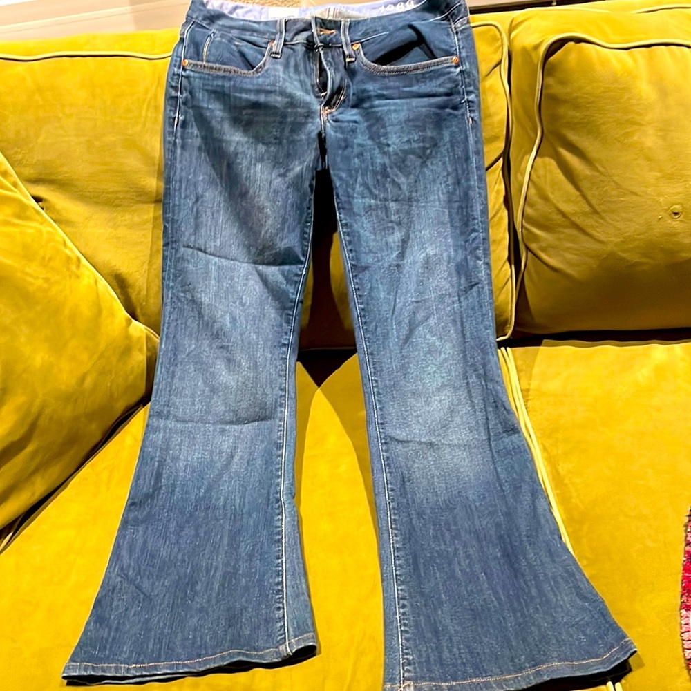 Gap 1969 low rise flare blue jeans;